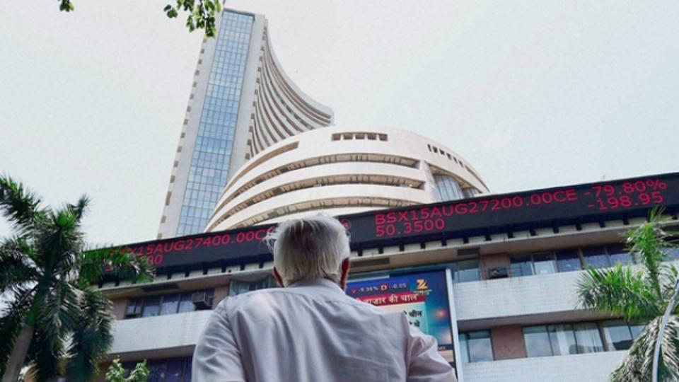 Sensex edges lower by 88 points on global weakness
