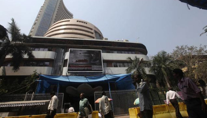 Sensex recovers 23 points in cautious early trade