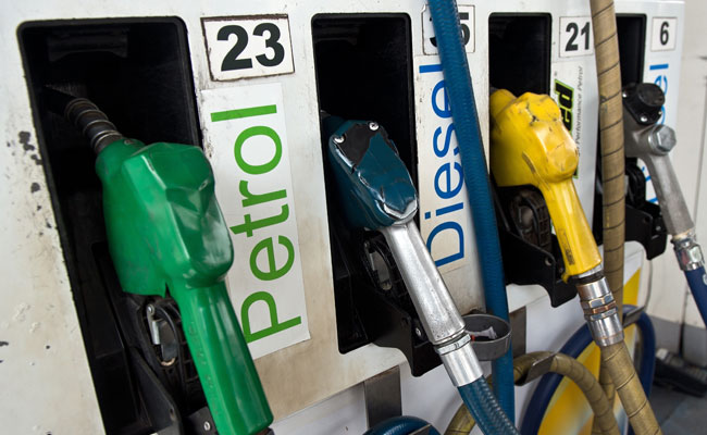 Petrol prices cut by Rs.1.46/ litre,diesel price cut by Rs.1.53/ litre