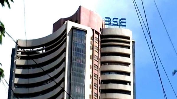 Sensex recovers 39 points on F&O expiry
