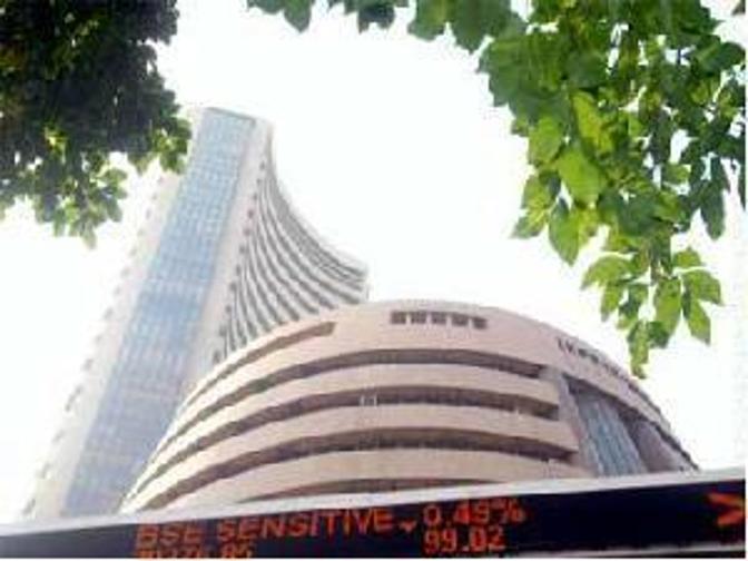 Sensex retreats from record level, plunges by 300 points
