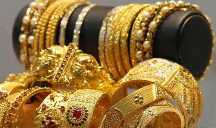 Gold touches Rs.28,000 on global cues