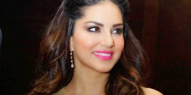 Shah Rukh Khan is an extremely dedicated father: Sunny Leone