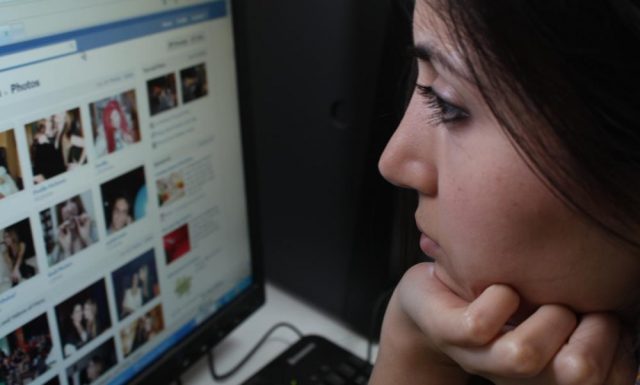 Internet addiction linked to depression, anxiety: study