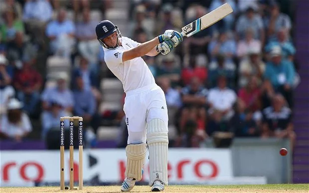 England reach 385 for eight at lunch against India