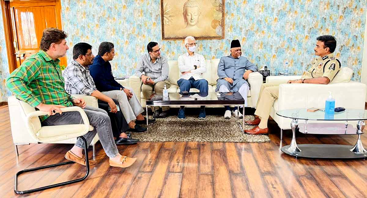 AIMIM delegation meets Police Commissioner CV Anand