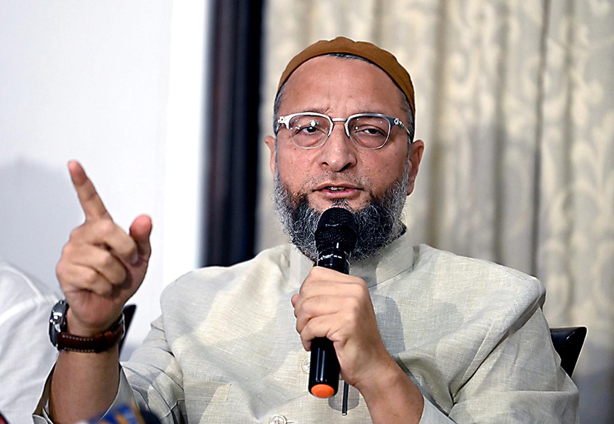tamil-nadu-governor-is-actually-repeating-old-hindutva-logic-barrister-owaisi