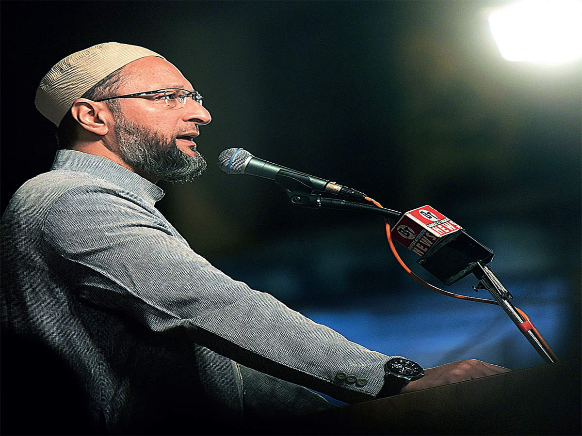 Barrister Owaisi addresses an election meeting in Aurangabad