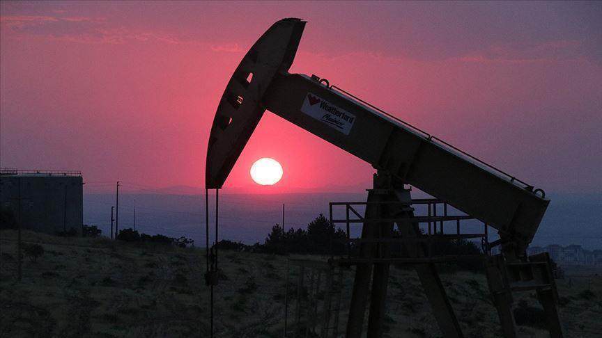 Crude Oil Prices Rise Over 1% Amid Concerns Over U.S. Sanctions on Russia