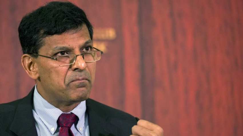 rupeehasnotdepreciatedtoaworryinglevel:raghuramrajan