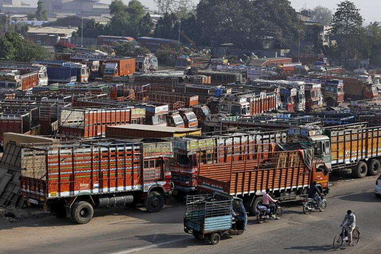 90lakhtruckersbeginchakkajamagainstgst