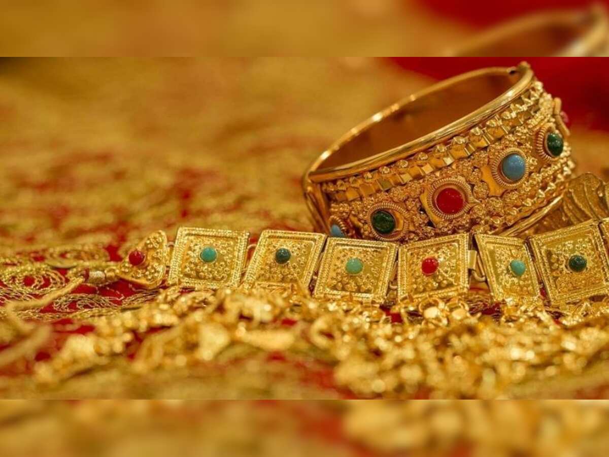 Gold And Silver Futures Surge Over 1% In Indian Markets