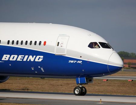 boeings78710dreamlinersuccessfullycompletesfirstflight