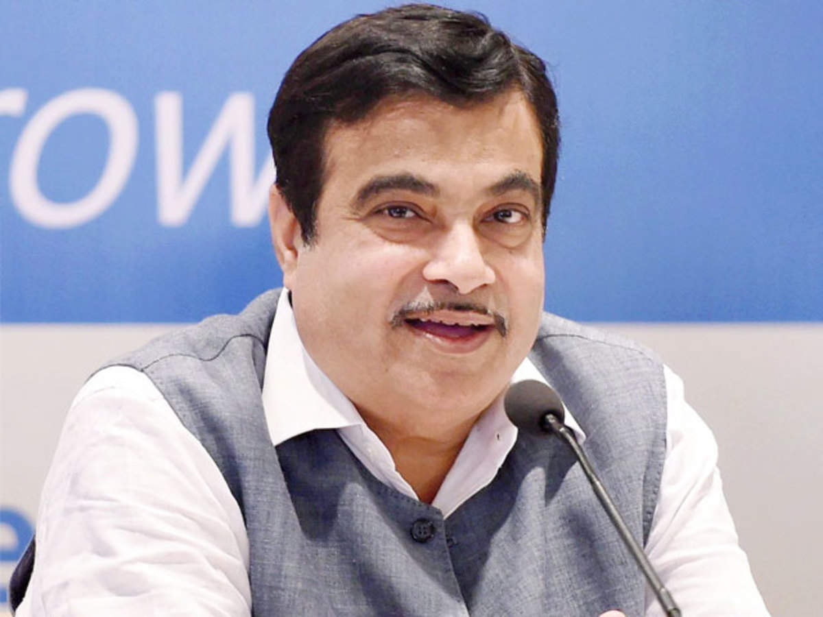 govtplanstosetupechargingkioskataround69000petrolpumpacrosscountry:gadkari