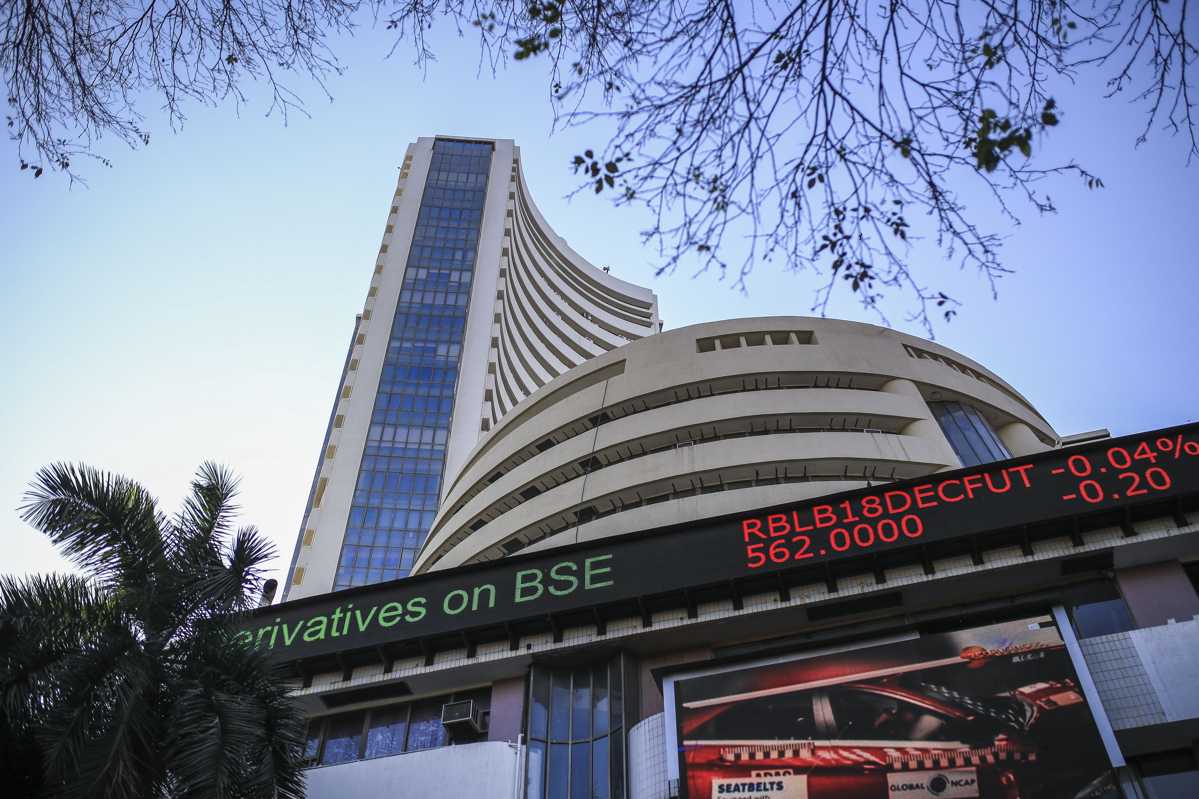 sensex-falls-49246-points-to-5921562-in-early-trade