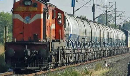 doodhdorontospecialtrainstransport7crorelitresofmilktodelhiincurrentfinancialyear