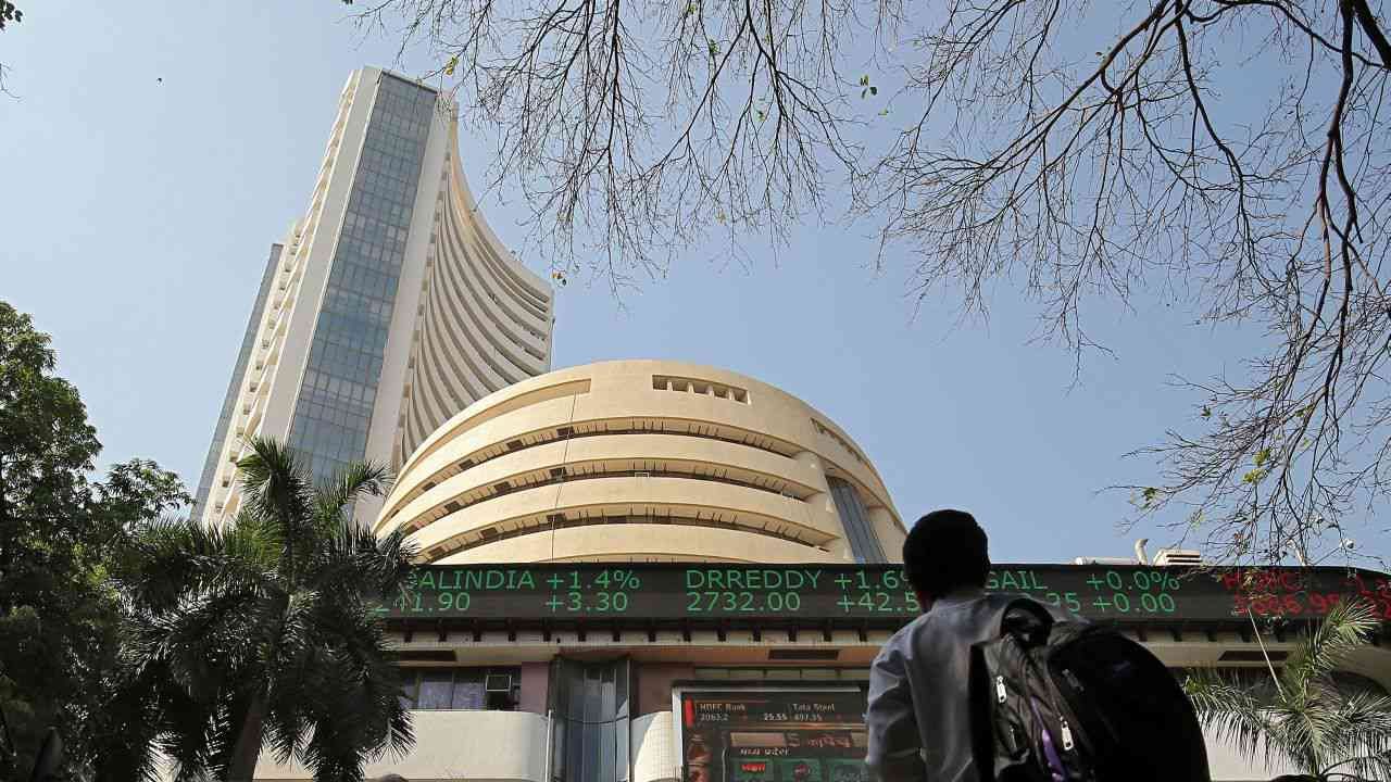 Sensex, Nifty witness volatile trading