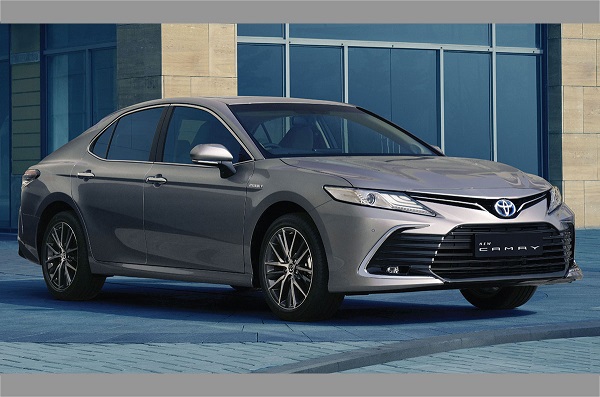 toyota-new-camry-hybrid-car-launched-in-hyderabad