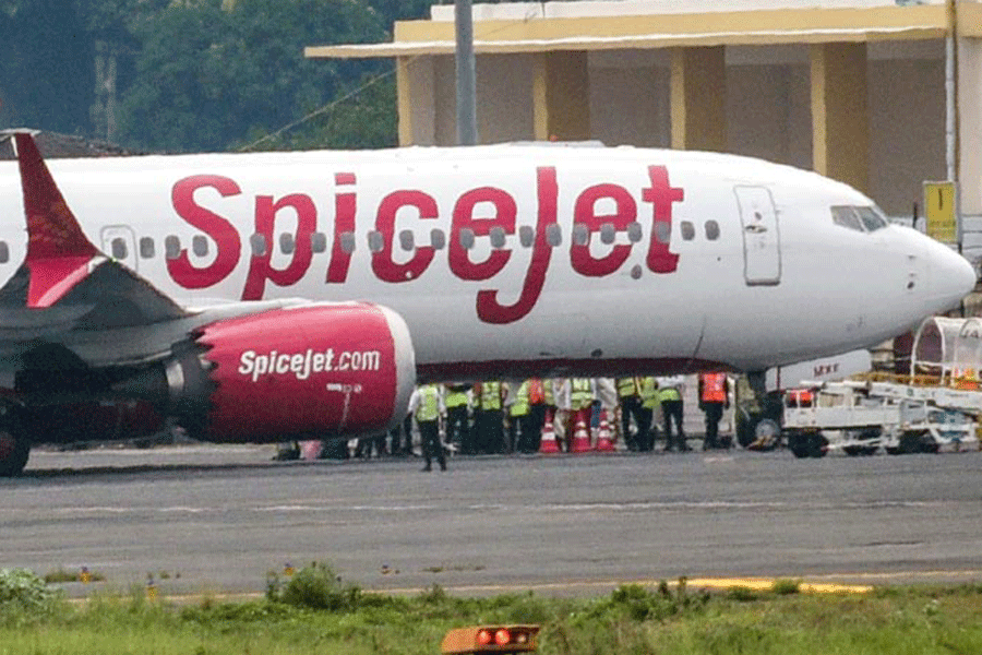 spicejetplanstolayoff1000employees