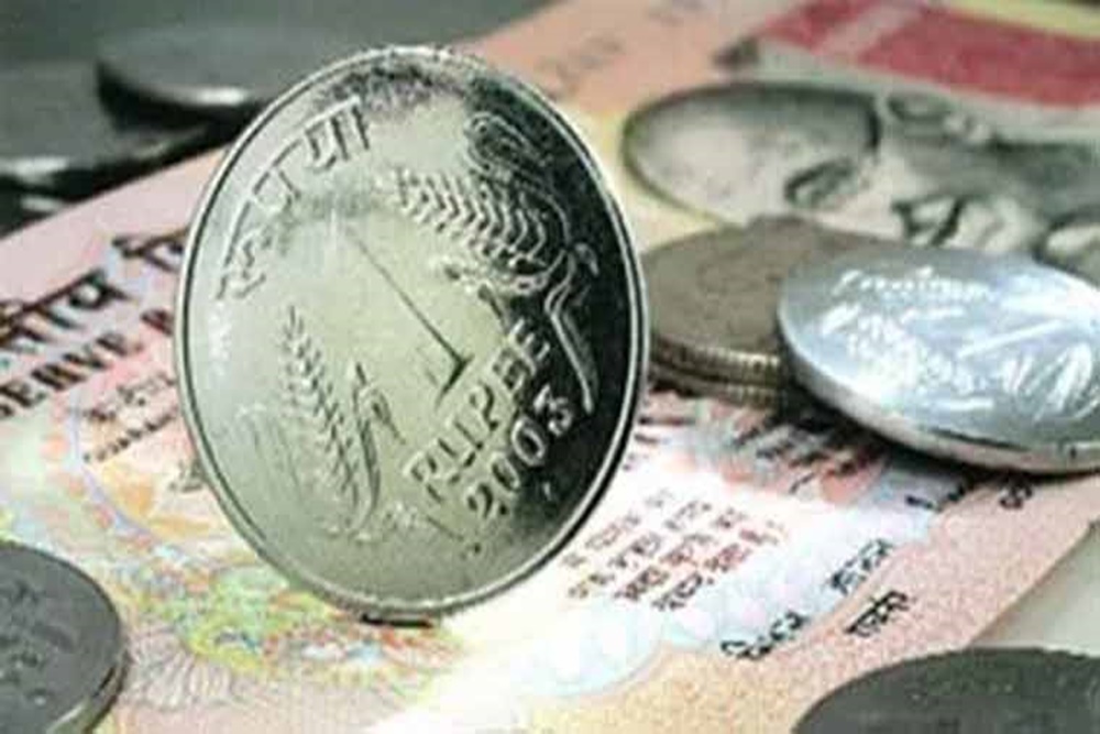 Rupee falls 9 paise against US dollar in early trade