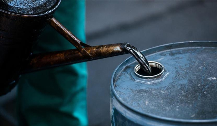 oilpricesrise:brentcrudehits7730wtiat7210perbarrel