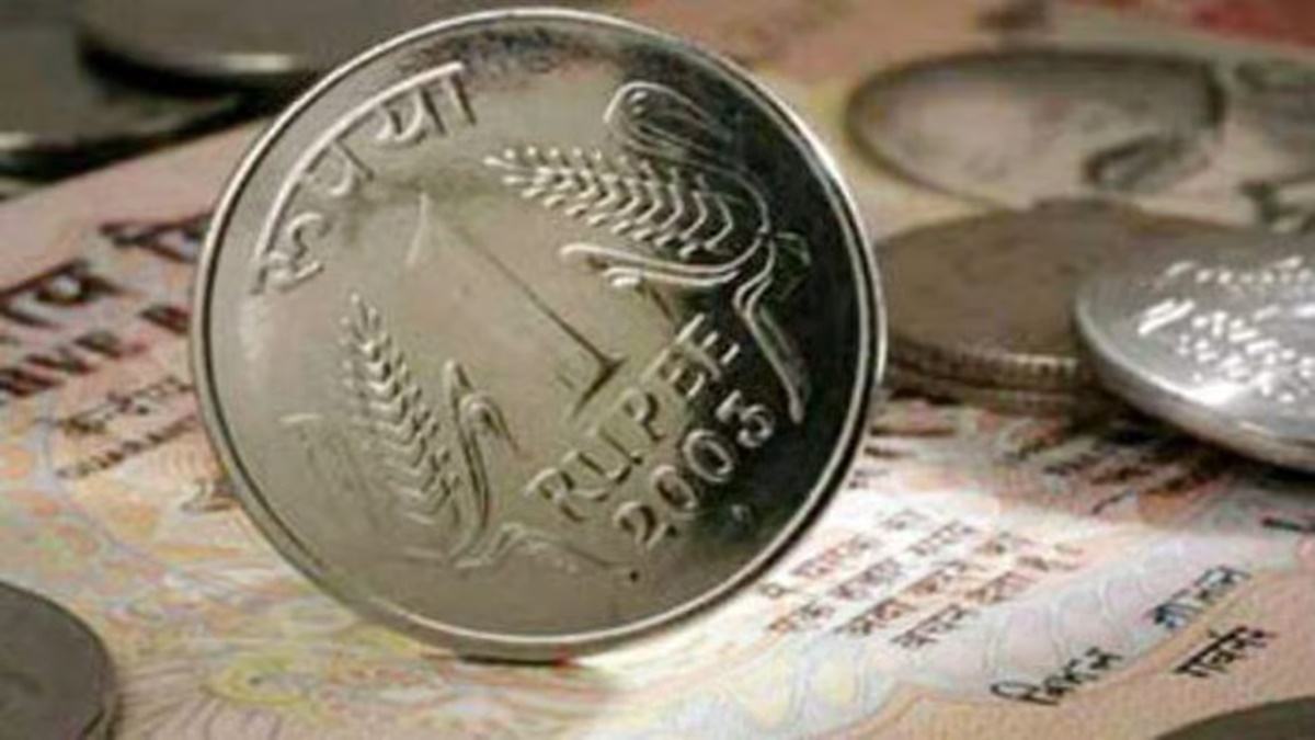 Rupee trades in narrow range as crude prices rise and risk-off sentiment persists
