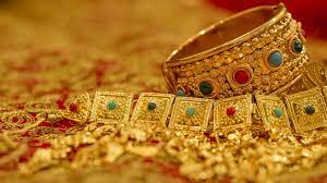 goldpricesreachrs1lakh10gm