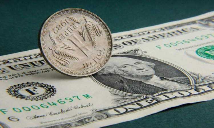 Rupee falls 7 paise to 85.45 against dollar 