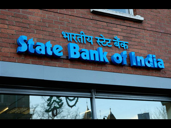 hyderabadhcstayssbisplantoassimilateassociatebanksofficers