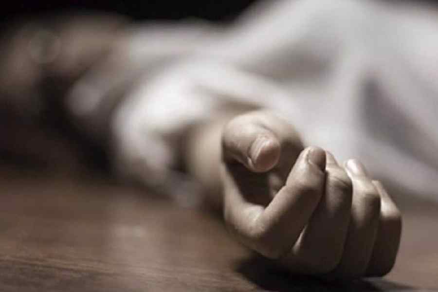 A 36-year-old man died after punches by his wife in Pune 