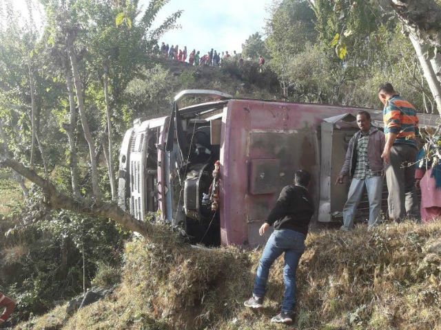 11peoplekilledand19injuredasthebusfallsinto500metredeepgorgeinmizoram