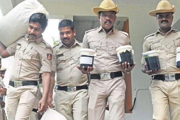 Seven drug peddlers held, 6kg of hashish oil and 556kg of ganja worth Rs 5 crore seized