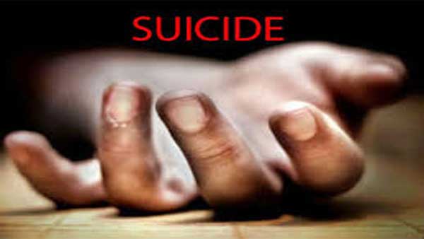 A 25-year-old woman committs suicide in Hyderabad