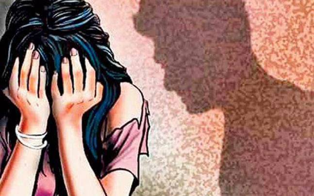 delhi:60yearoldmanpaysrs5totwominorgirlsafterrape