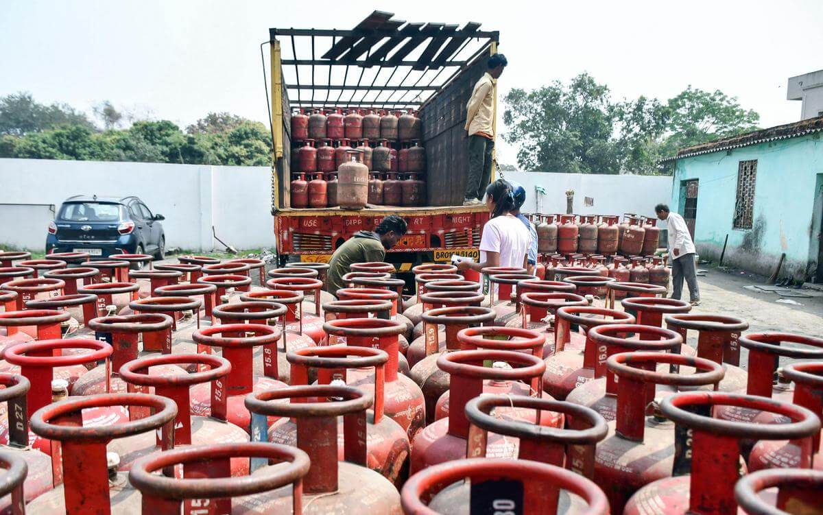 Gas shortage in Delhi forces government institute to send students home