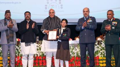 republicday2023:unionministersrajnathsinghdharmendrapradhanfelicitatesuper25awardeesatveergatha20event