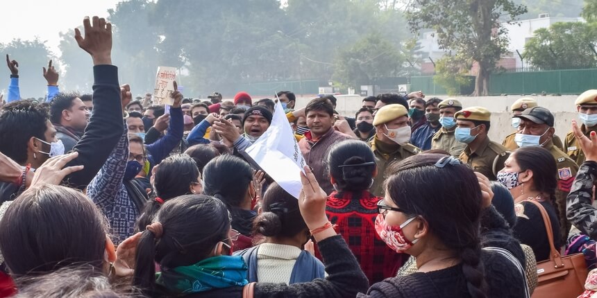 upscaspirantsstageprotestindelhioverextraattemptincivilservicesexamdetained