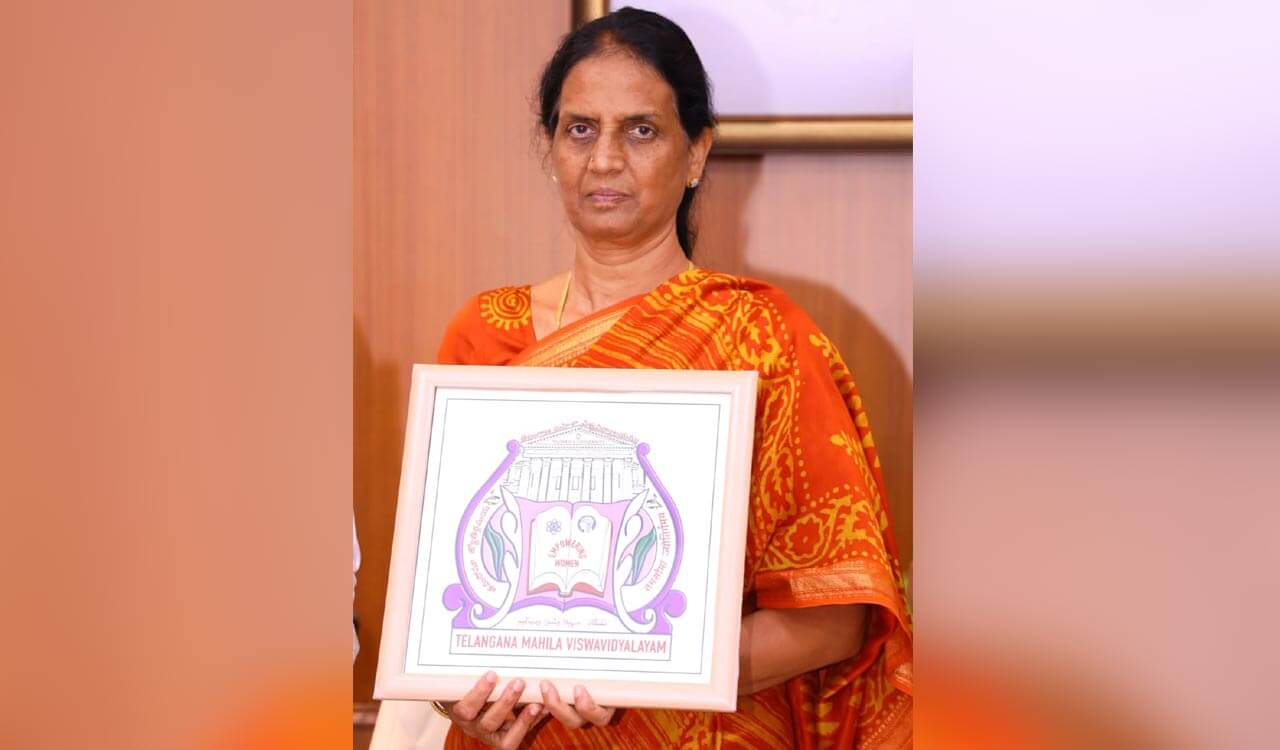 telanganawomen’suniversitylogoreleasedbyeduministersabithaindrareddy