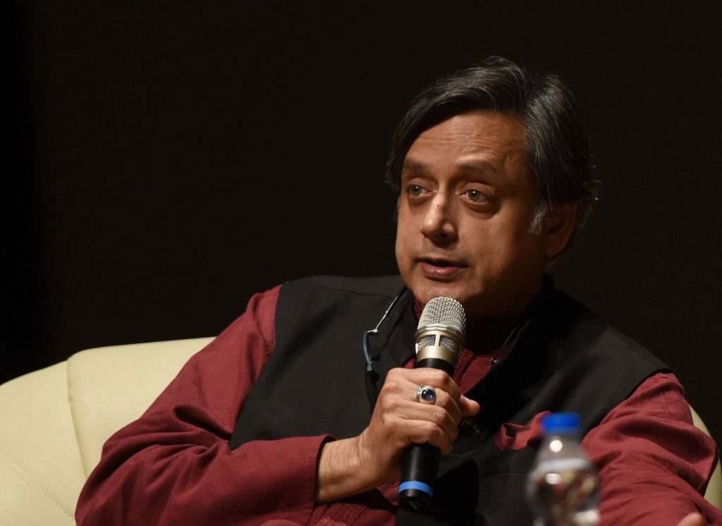 drshashitharooradvisesstudentsonsuccessfulcareer