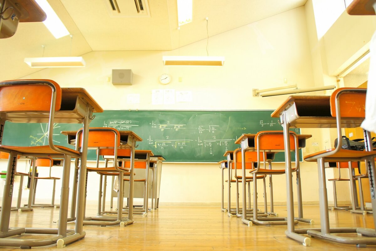 delhiairpollution:physicalclassescancelledstudentstoattendonline