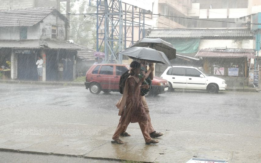 heavyrains:educationalinstitutionsin12districtstoremainshuttodayinkerala