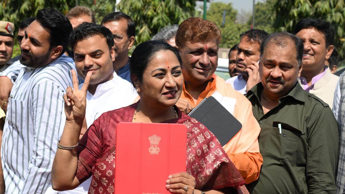 delhibudget2025:govtannouncesfreelaptopsforstudentspassingclass10