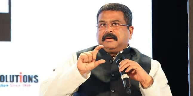 neetpaperleak:dharmendrapradhanreviewsreexampreparednessordersactionagainstfakenews