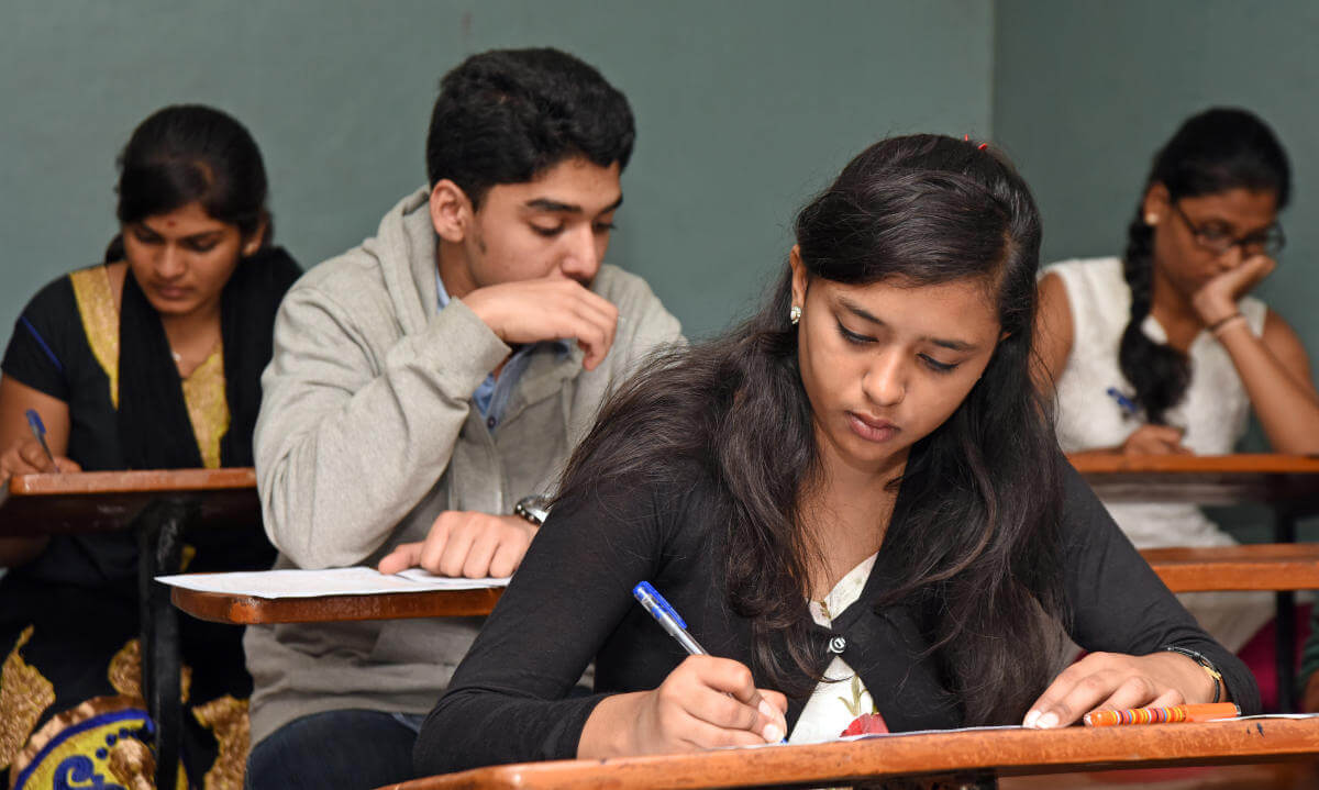 alluniversityexamscancelledexceptforfinalyearstudentsinuttarpradesh