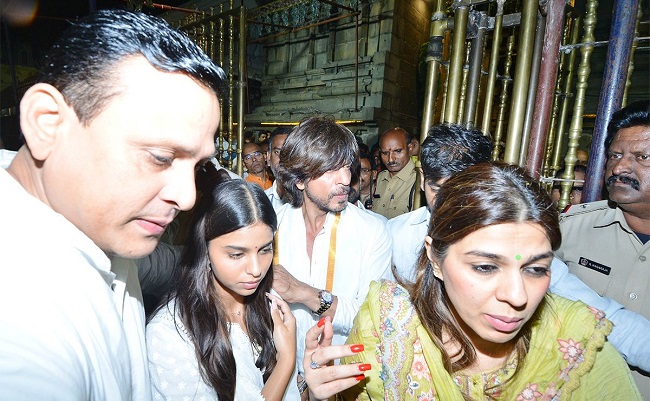 shahrukhkhanoffersprayersattirumalatemple