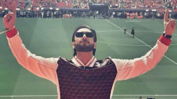 ranveersinghsloveforarsenaltakescentrestageamiddon3row