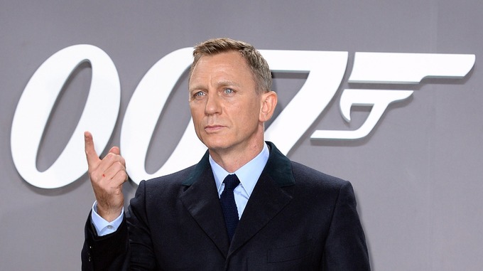 danielcraigconfirmshewillplayjamesbondagain