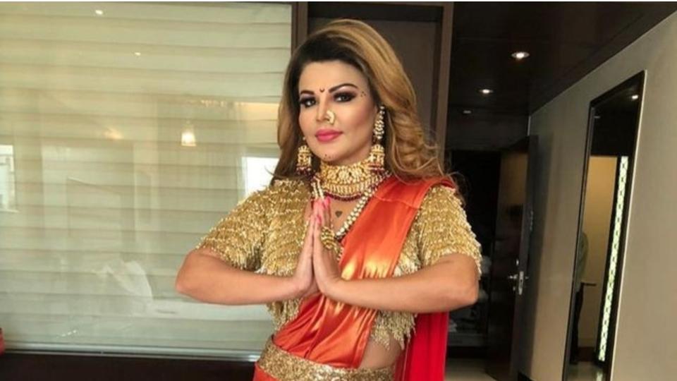 rakhisawantreadytodanceatvijayandtrishawedding