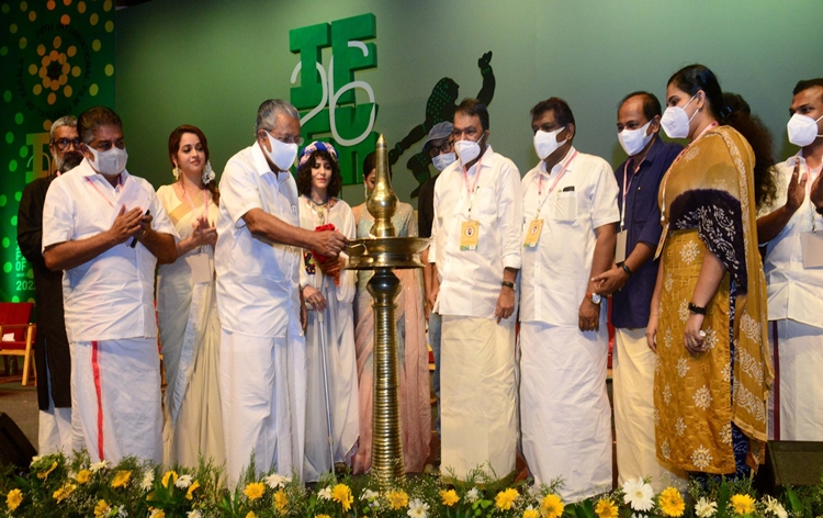 cmpinarayivijayaninaugurates26thinternationalfilmfestivalofkeralayesterday