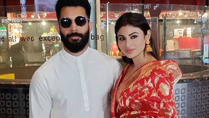 mouniroybusinessmansurajnambiarannounceseparationafter4yearsofmarriage